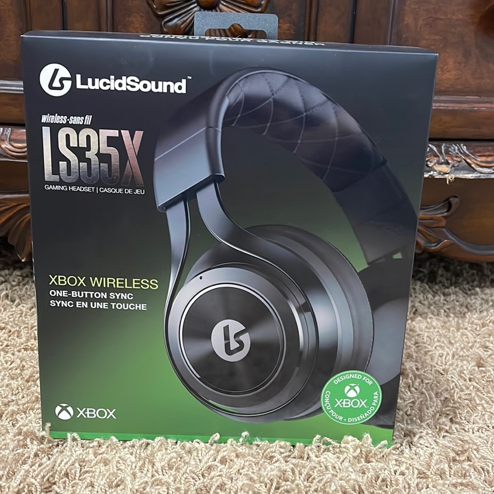 New in box Xbox wireless gaming headset